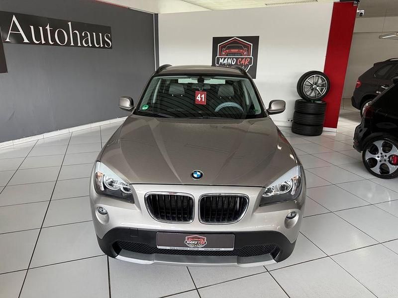 Silber Gebraucht 2010 BMW X1 Sport Line SUV | 11.399 € (Fairer Preis) - Bild 1/4