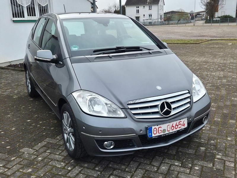 Gebraucht Mercedes A150 95 PS (69 kW) 2010 Grau Kleinwagen