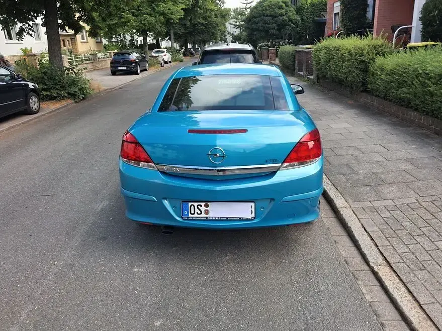 Gebraucht Opel Astra Edition 116 PS (85 kW) 2010 Blau Cabrio