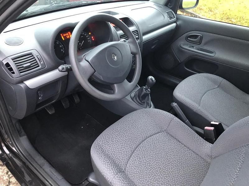 Gebraucht Renault Clio II 58 PS (42 kW) 2007 Schwarz Kleinwagen