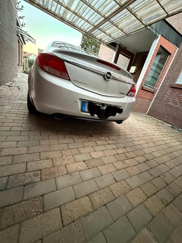 Gebraucht Opel Insignia 220 PS (161 kW) 2010 Silber Limousine