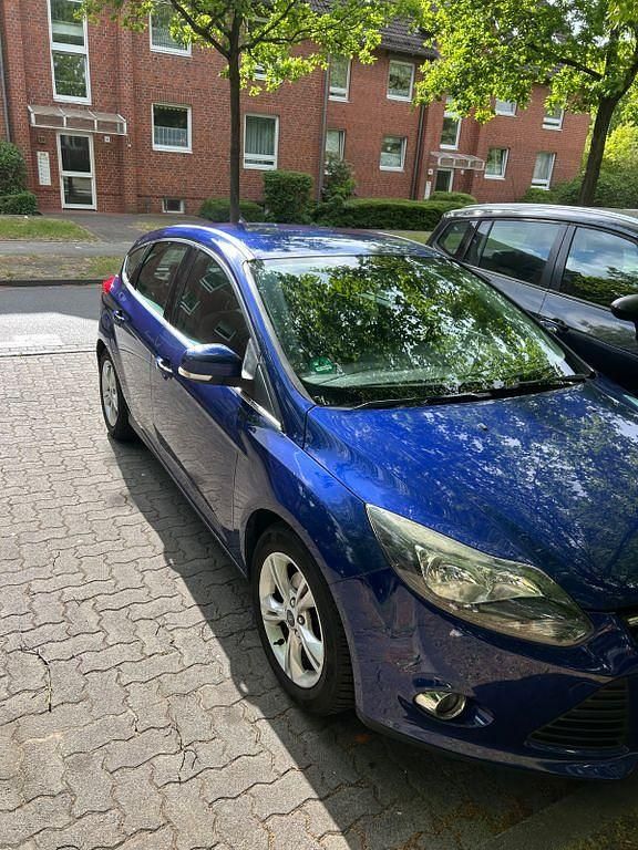 Gebraucht Ford Focus 101 PS (74 kW) 2014 Blau Limousine