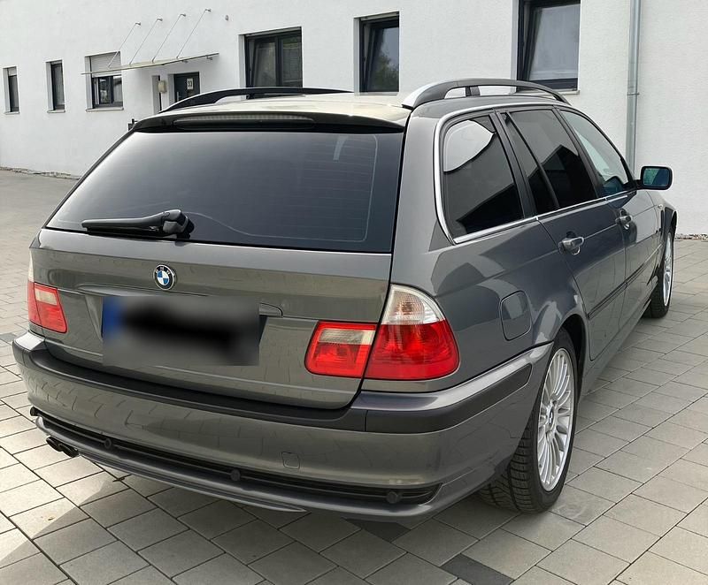Gebraucht BMW 325 192 PS (141 kW) 2004 Grau Kombi