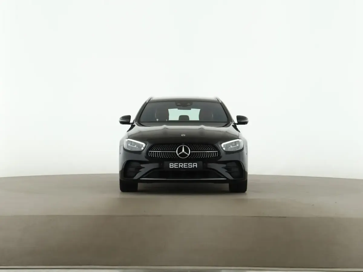 Gebraucht Mercedes E300 AMG 306 PS (225 kW) 2022 Schwarz Limousine