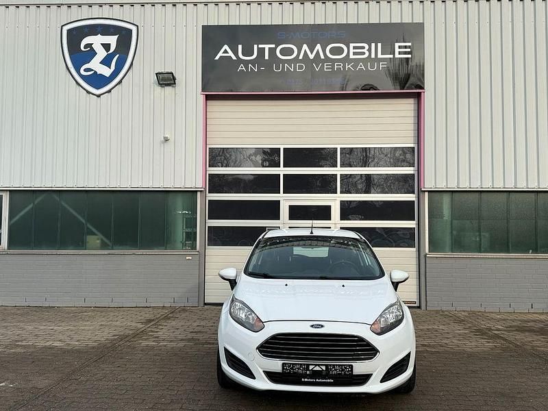 Gebraucht Ford Fiesta Trend 80 PS (58 kW) 2013 Weiß Kleinwagen