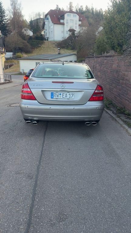 Gebraucht Mercedes E500 Elegance 306 PS (225 kW) 2002 Silber Limousine