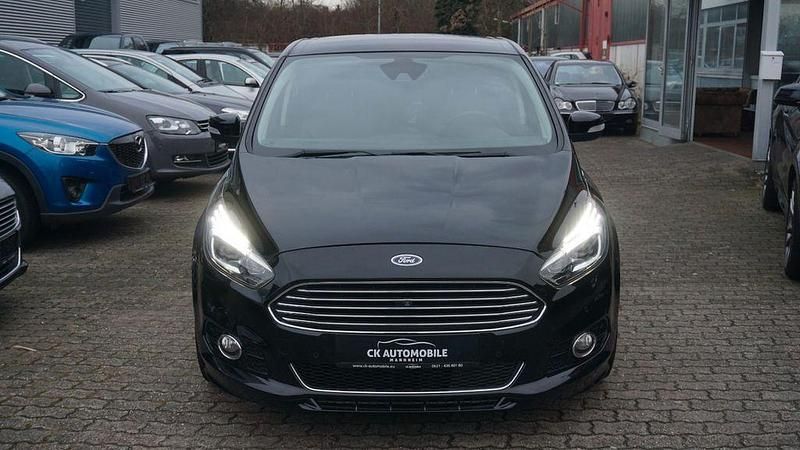 Gebraucht Ford S-MAX Titanium 209 PS (153 kW) 2017 Schwarz Van / Kleinbus