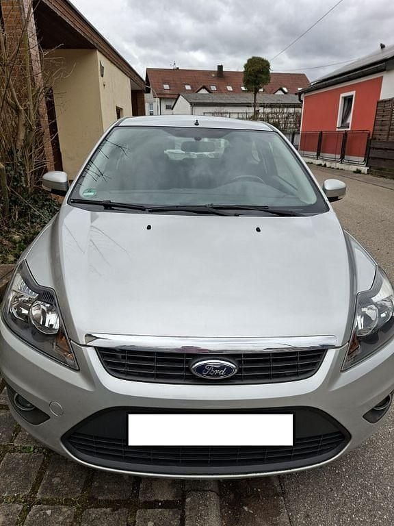 Gebraucht Ford Focus 101 PS (74 kW) 2010 Silber Limousine