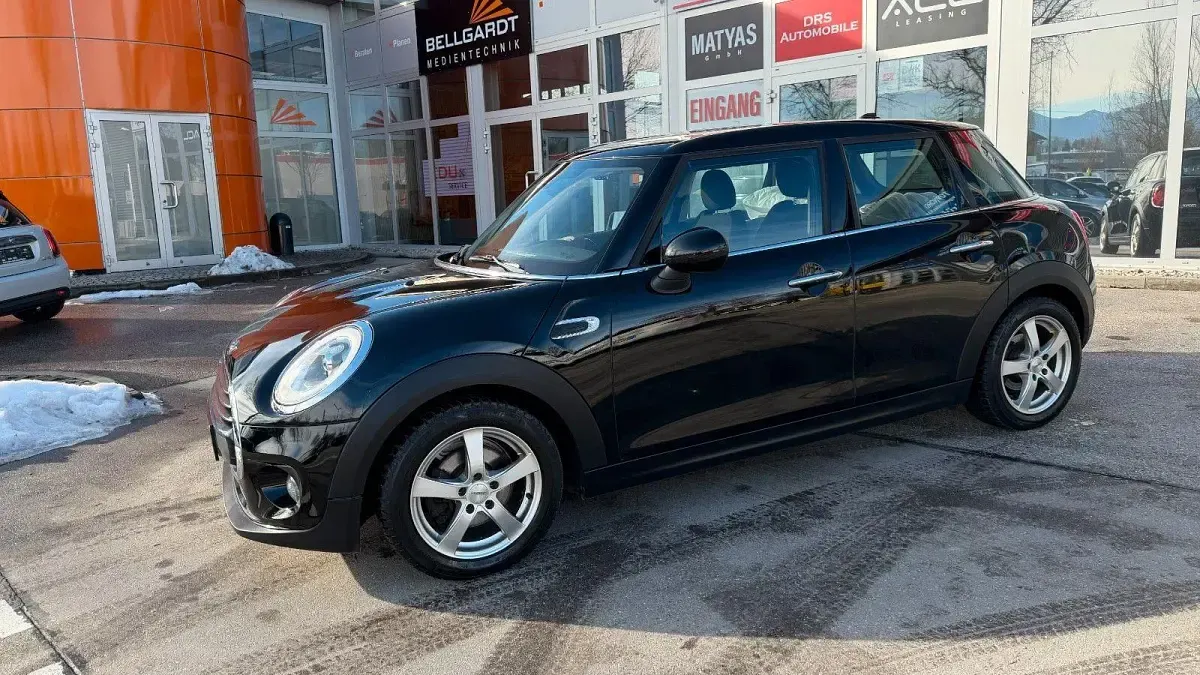 Gebraucht Mini Cooper D Chili 116 PS (85 kW) 2015 Midnight black metallic Kleinwagen