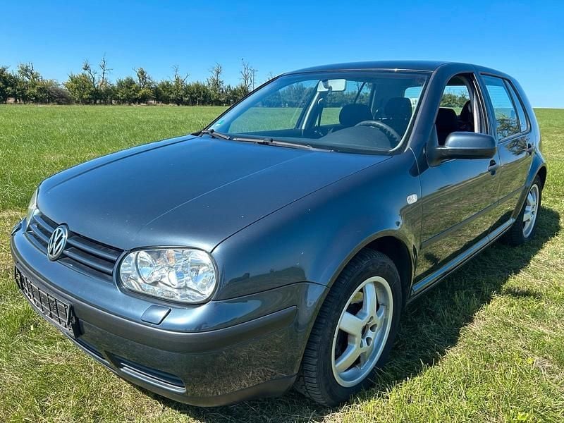 Grau Gebraucht 2002 VW Golf IV Limousine | 2.290 € (Teuer) - Bild 1/4