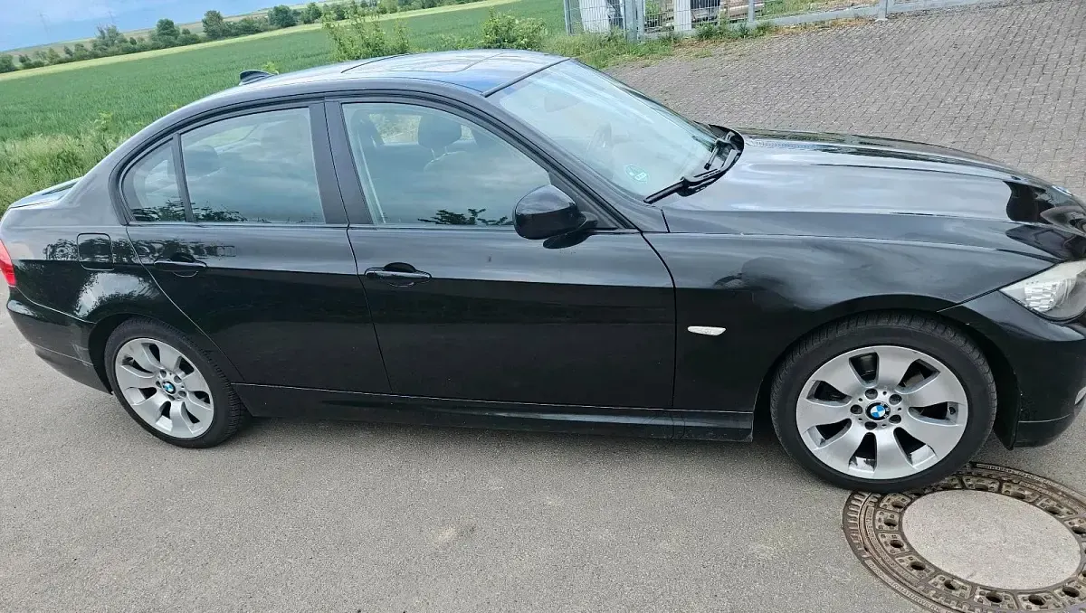 Gebraucht BMW 318 150 PS (110 kW) 2009 Schwarz Limousine