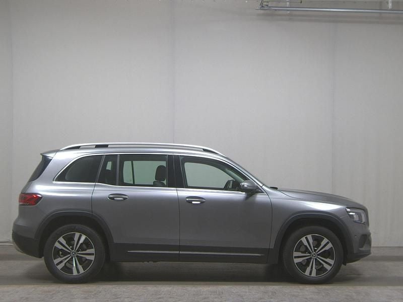 Grau Gebraucht 2021 Mercedes GLB200 Progressive SUV | 21.980 € (Fairer Preis) - Bild 1/4