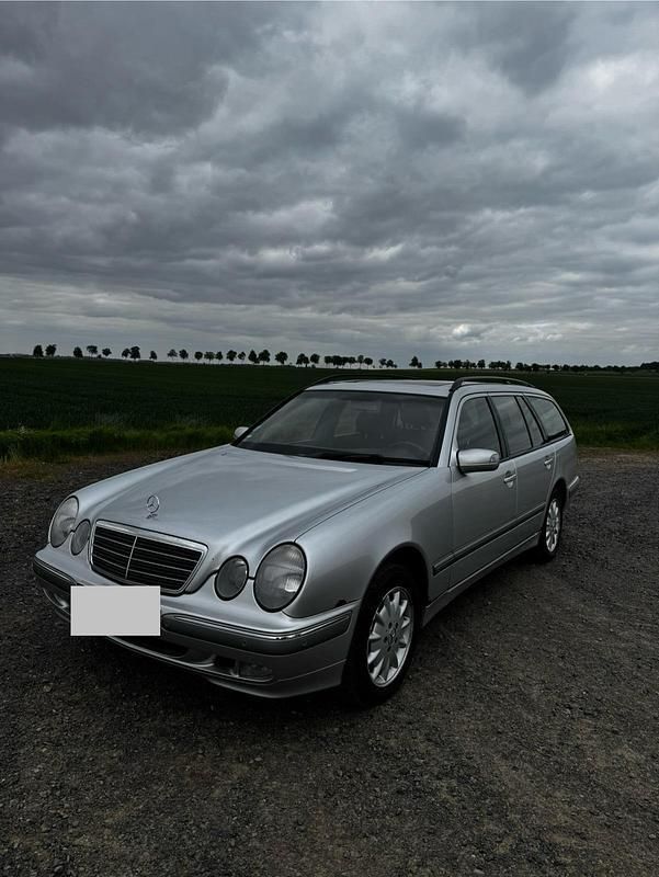 Silber Gebraucht 2001 Mercedes E270 Kombi | 2.999 € (Superpreis) - Bild 1/4