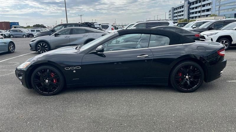 Schwarz Gebraucht 2010 Maserati GranCabrio Cabrio | 44.750 € (Fairer Preis) - Bild 1/4