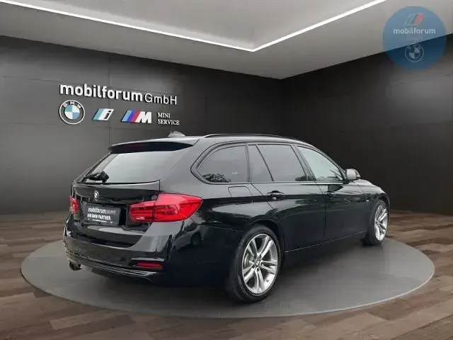 Gebraucht BMW 330 Sport Line 252 PS (185 kW) 2018 Schwarz Kombi