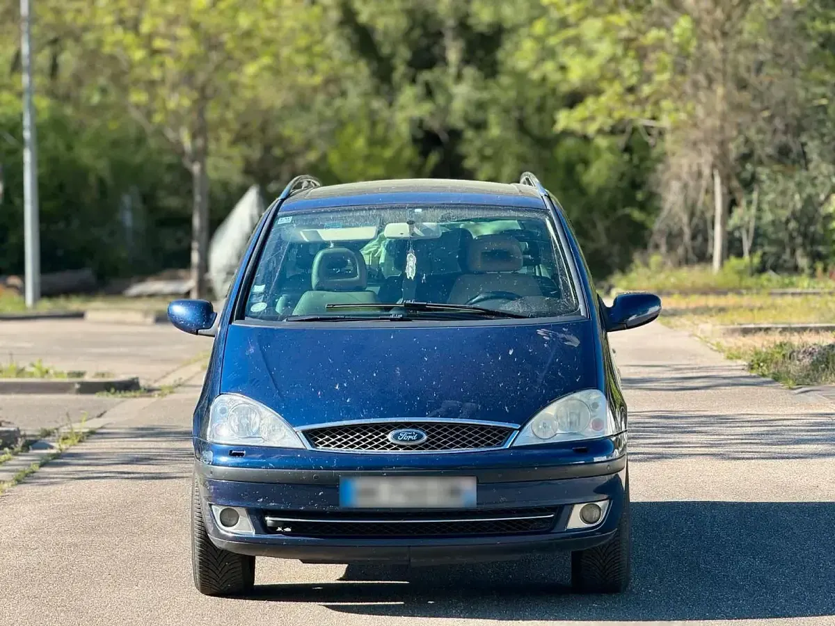 Second-hand Ford Galaxy 116 CP (85 kW) 2004 Albastru Monovolum