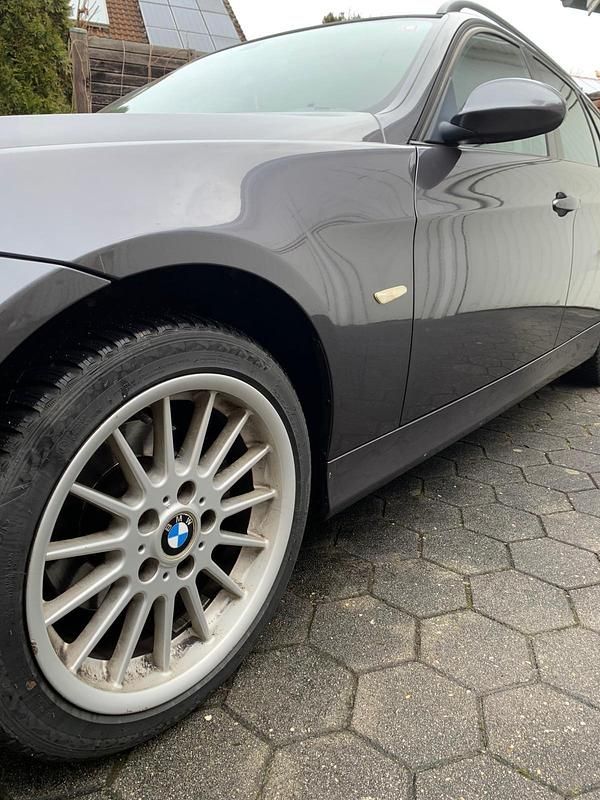 Gebraucht BMW 318 129 PS (94 kW) 2007 Grau Kombi