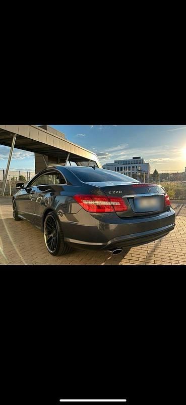 Gebraucht Mercedes E220 200 PS (147 kW) 2013 Grau Coupé