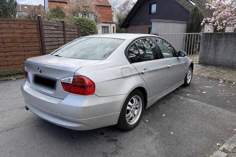 Gebraucht BMW 318 129 PS (94 kW) 2007 Silber Limousine