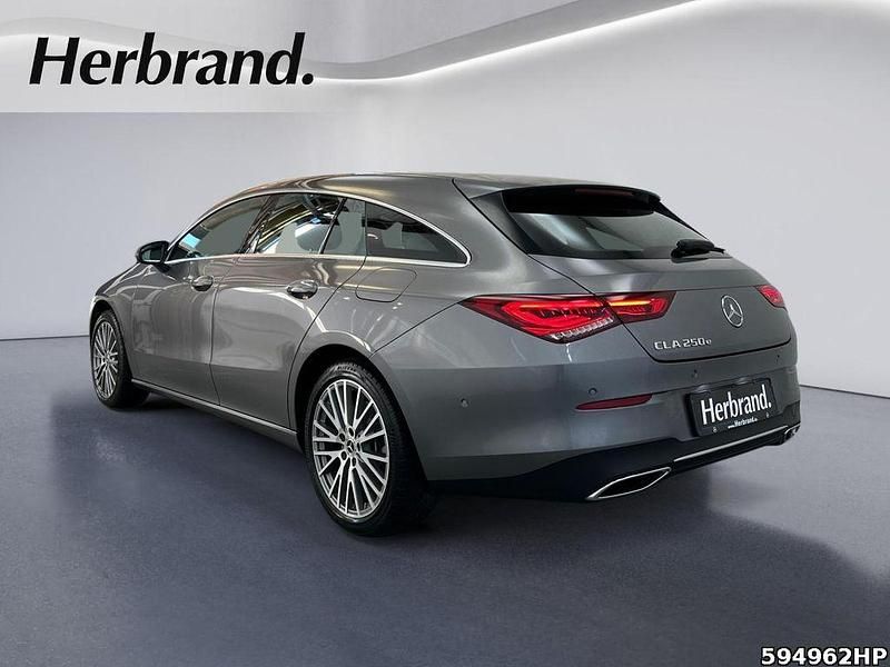Gebraucht Mercedes CLA250e Shooting Brake Progressive 160 PS (117 kW) 2022 Grau Kombi