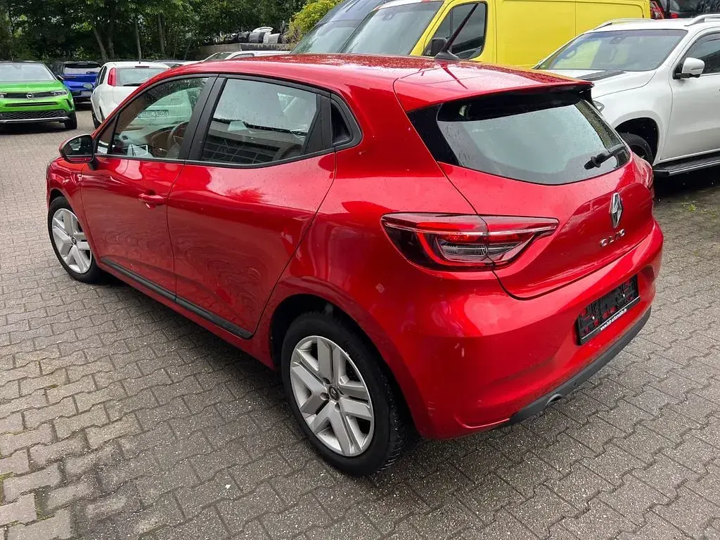 Begagnad Renault Clio V Zen 91 HK (66 kW) 2022 Röd Sedan