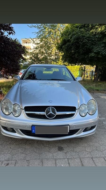 Silber Gebraucht 2005 Mercedes CLK220 Coupé | 1.500 € - Bild 1/4