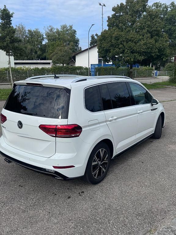 Weiß Gebraucht 2020 VW Touran Highline Van / Kleinbus | 23.600 € (Fairer Preis) - Bild 1/4