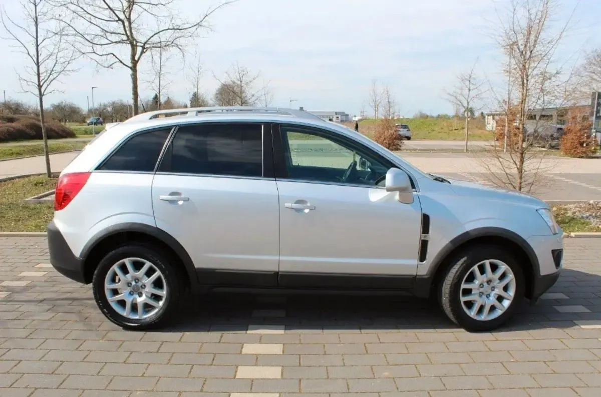 Używany Opel Antara Design Edition 184 KM (135 kW) 2012 Srebrny SUV