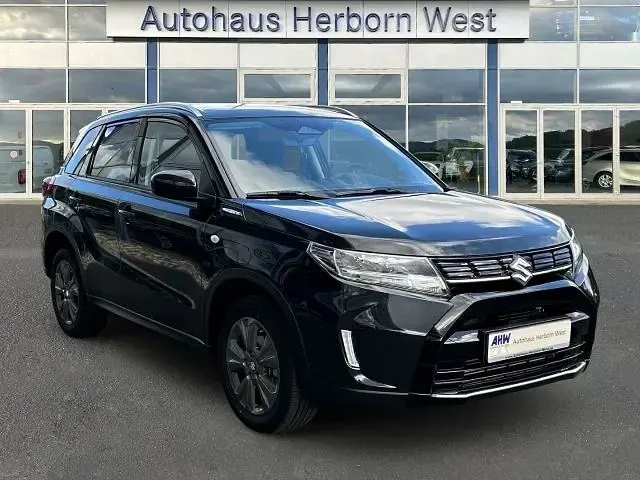 Używany Suzuki Vitara GL 109 KM (80 kW) 2025 Czarny SUV