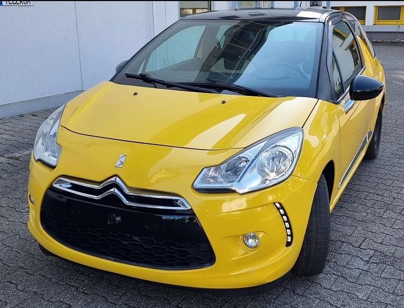 Gelb Gebraucht 2010 Citroën DS3 So Chic Limousine | 3.100 € (Guter Preis) - Bild 1/4
