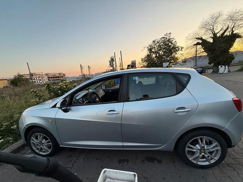 Gebraucht Seat Ibiza 85 PS (62 kW) 2010 Silber Kleinwagen