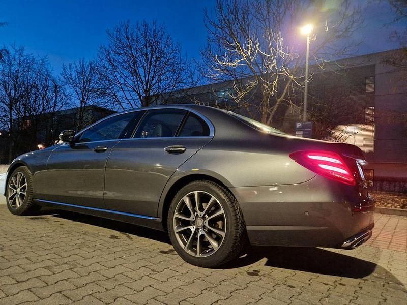 Gebraucht Mercedes E200 184 PS (135 kW) 2016 Grau Limousine