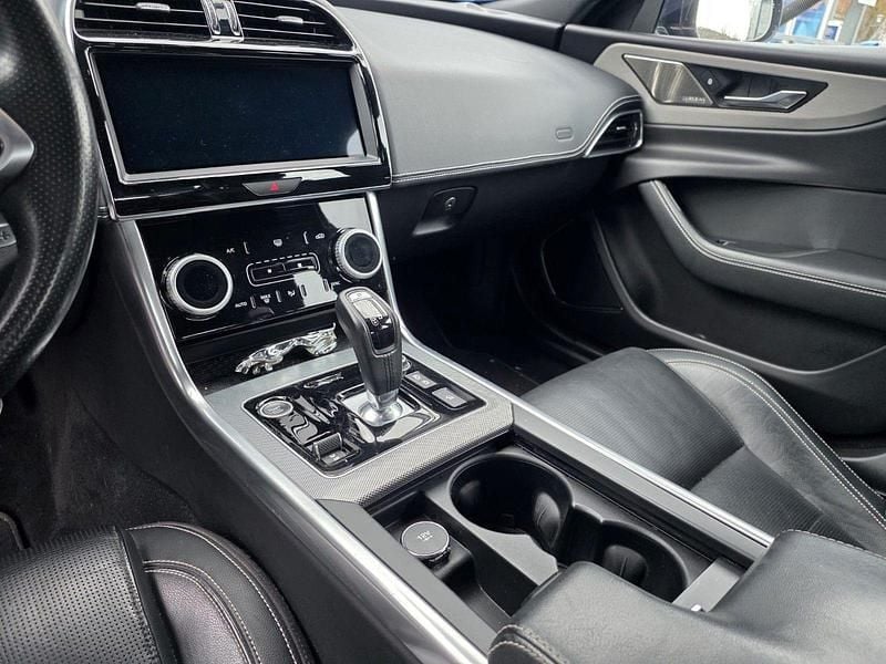 Gebraucht Jaguar XE R-Dynamic 204 PS (150 kW) 2020 Schwarz Limousine