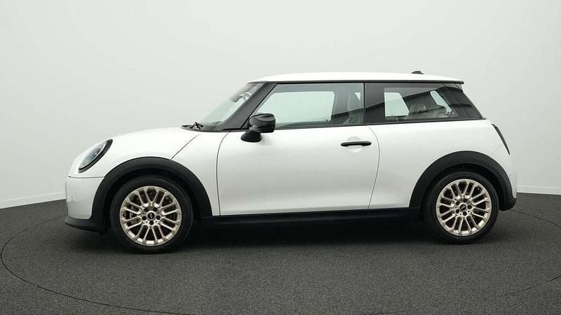 Gebraucht Mini Cooper Favoured 156 PS (114 kW) 2024 Weiß Kleinwagen