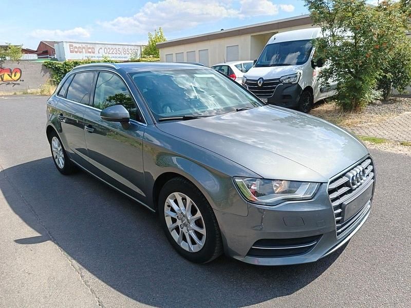 Braun Gebraucht 2016 Audi A3 Sportback Sport Kleinwagen | 8.900 € (Guter Preis) - Bild 1/4