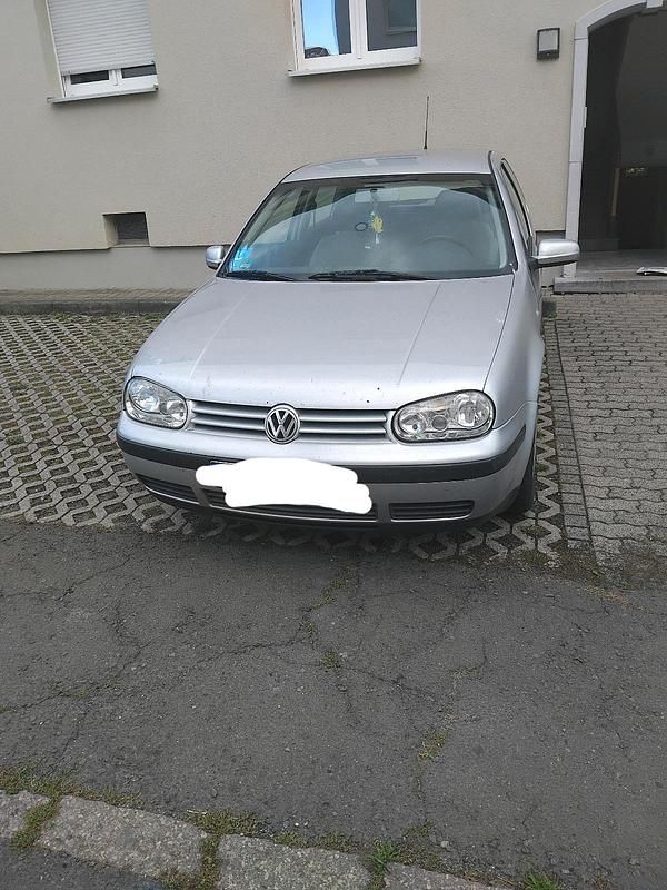Grau Gebraucht 2002 VW Golf IV Kleinwagen | 650 € (Guter Preis) - Bild 1/4