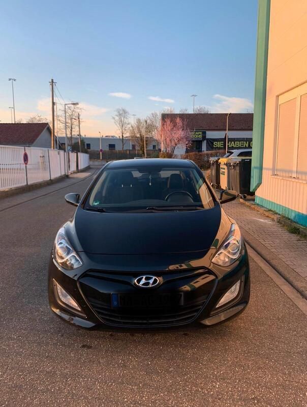 Schwarz Gebraucht 2014 Hyundai i30 Kleinwagen | 5.899 € (Guter Preis) - Bild 1/4