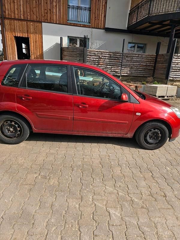 Gebraucht Ford Fiesta 80 PS (58 kW) 2008 Rot Kleinwagen