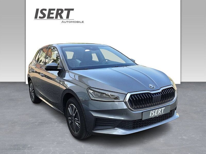Grau Gebraucht 2023 Skoda Fabia Tour Limousine | 16.880 € (Fairer Preis) - Bild 1/4