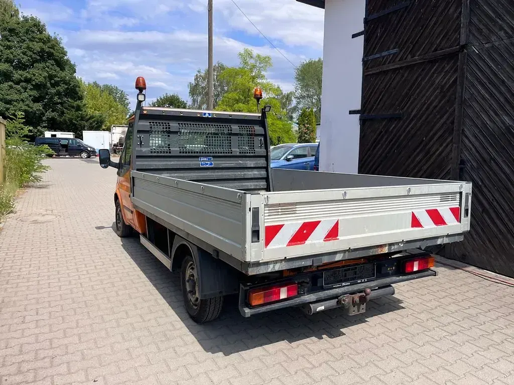 Gebraucht Ford 300 125 PS (91 kW) 2013 Orange Van / Kleinbus