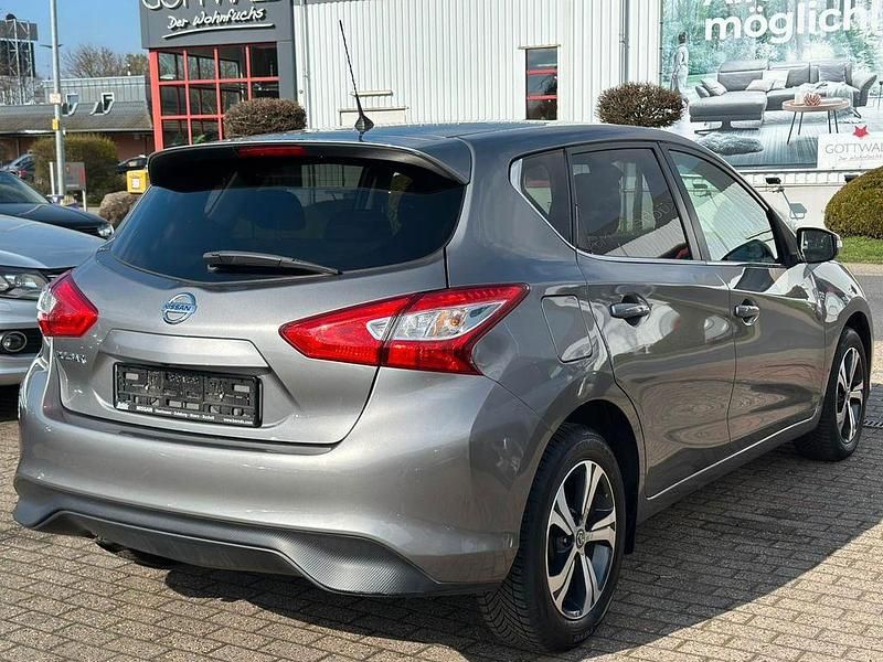 Gebraucht Nissan Pulsar Acenta 116 PS (85 kW) 2018 Grau Kleinwagen