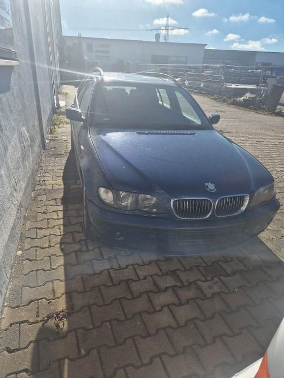 Blau Gebraucht 2005 BMW 318 Kombi | 1.700 € (Guter Preis) - Bild 1/4