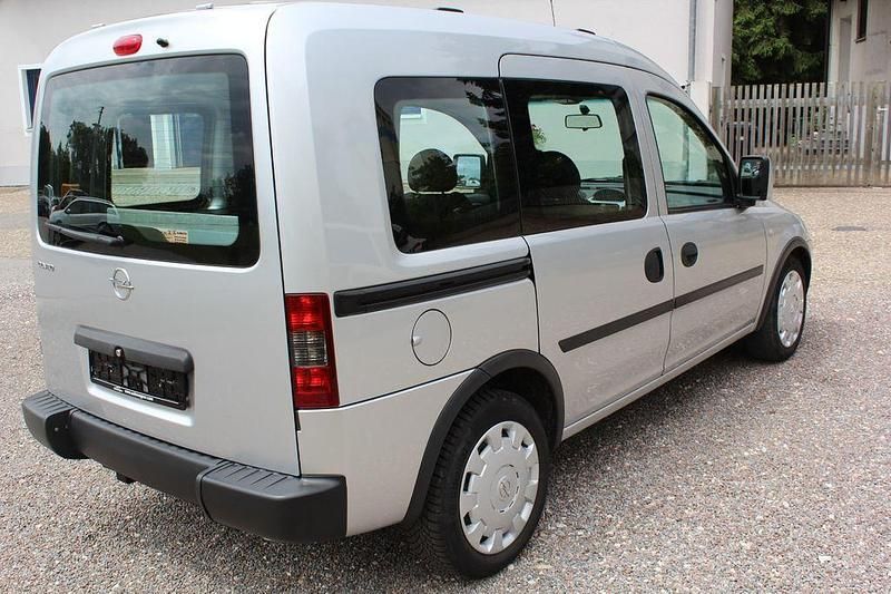 Usata Opel Combo Edition 90 CV (66 kW) 2007 Argento Monovolume