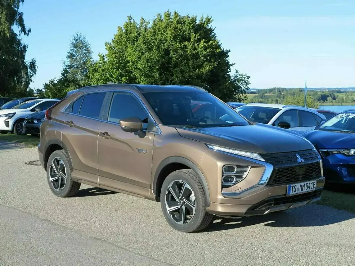 Gebraucht Mitsubishi Eclipse Cross Select 188 PS (138 kW) 2023 Platinum grau+ bronze braun SUV