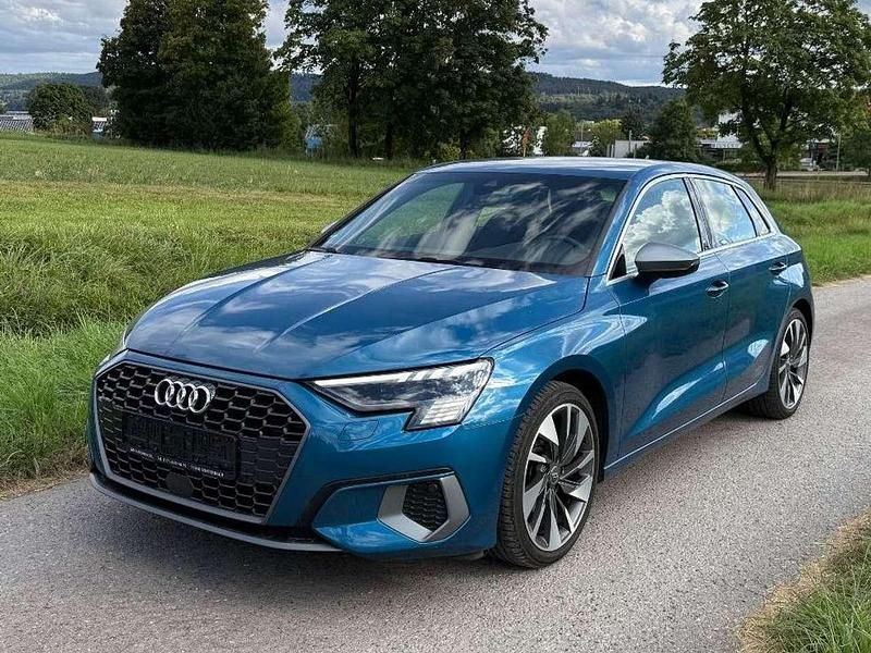 Atollblau metallic Gebraucht 2020 Audi A3 Sportback Edition .1 Kombi | 19.990 € (Guter Preis) - Bild 1/4