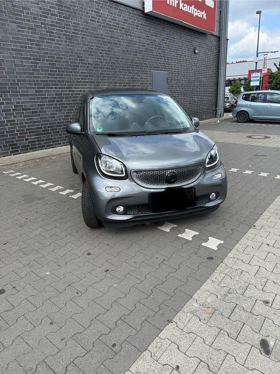Grau Gebraucht 2018 Smart ForFour Prime Limousine | 11.990 € (Guter Preis) - Bild 1/4