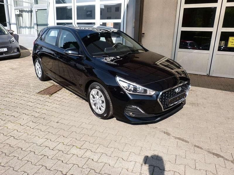 Schwarz Gebraucht 2020 Hyundai i30 Comfort Limousine | 14.490 € (Fairer Preis) - Bild 1/4