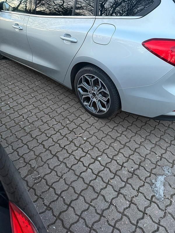 Gebraucht Ford Focus 150 PS (110 kW) 2019 Silber Kombi