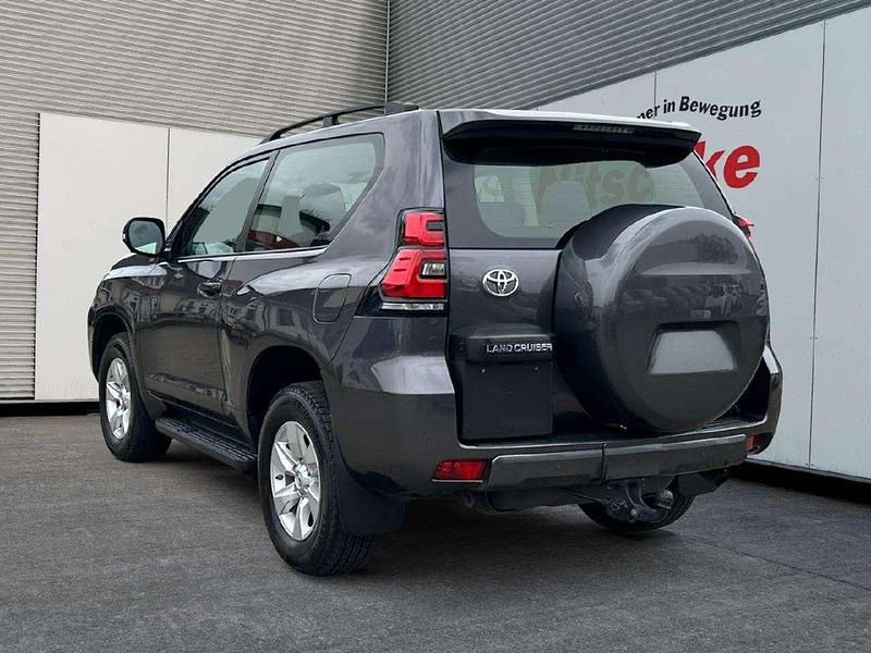 Gebraucht Toyota Land Cruiser Basis 204 PS (150 kW) 2022 Marlingrau SUV