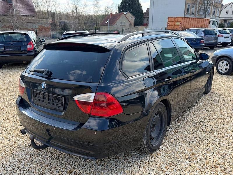 Gebraucht BMW 320 163 PS (119 kW) 2007 Schwarz Kombi